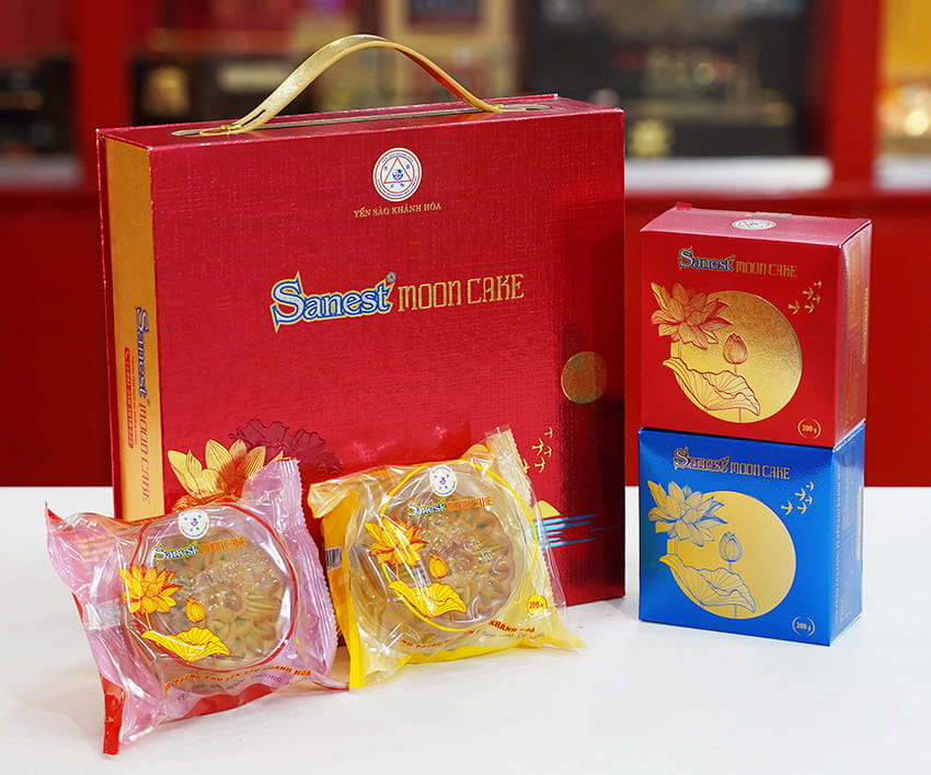 Bánh trung thu Yến Sào hộp 4 bánh x 200gr (2 thập cẩm, 2 nhân mềm) Bánh trung thu Yến Sào hộp 4 bánh x 200gr (2 thập cẩm, 2 nhân mềm)