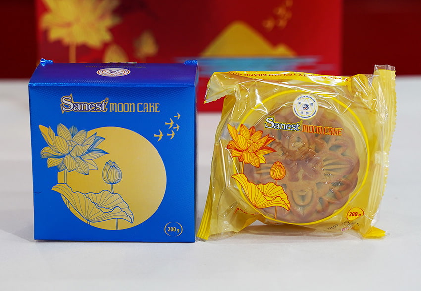 Bánh trung thu Yến Sào hộp 4 bánh x 200gr (2 thập cẩm, 2 nhân mềm) Bánh trung thu Yến Sào hộp 4 bánh x 200gr (2 thập cẩm, 2 nhân mềm)