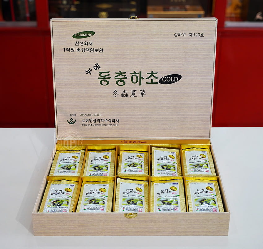 Nước đông trùng hạ thảo Hàn Quốc hộp gỗ 60 gói Nước đông trùng hạ thảo Hàn Quốc hộp gỗ 60 gói
